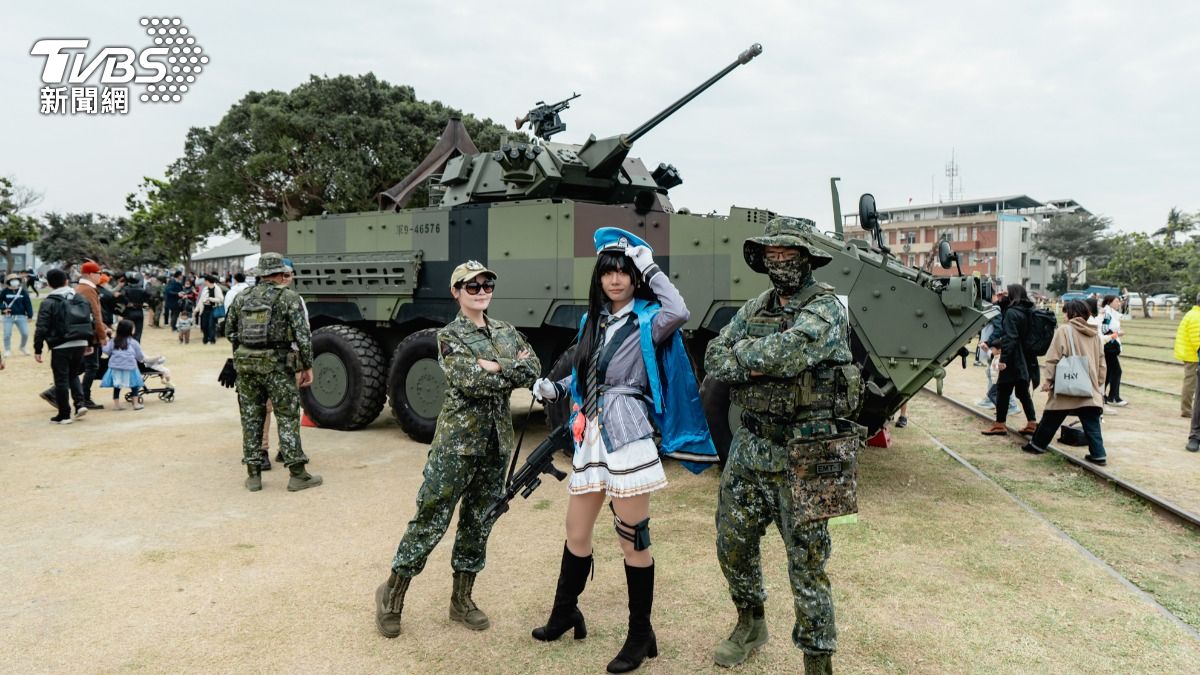 駁二動漫祭與國防部合作推出「動漫軍武戰紀」，今年展出熱度最高的雲豹戰車。（圖／TVBS）