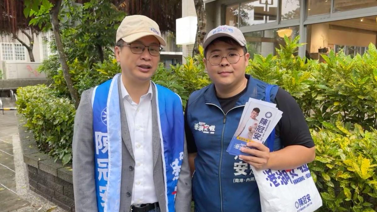 羅智強（左）力挺宣布參選港湖區議員陳冠安（右）。（圖／翻攝陳冠安臉書直播）