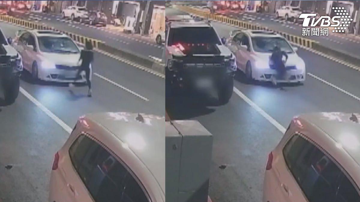 台南深夜街頭，女子衝向路邊的一輛白色轎車，嚇得對方緊急停下，女子就直接衝撞上轎車的引擎蓋上（圖／TVBS）