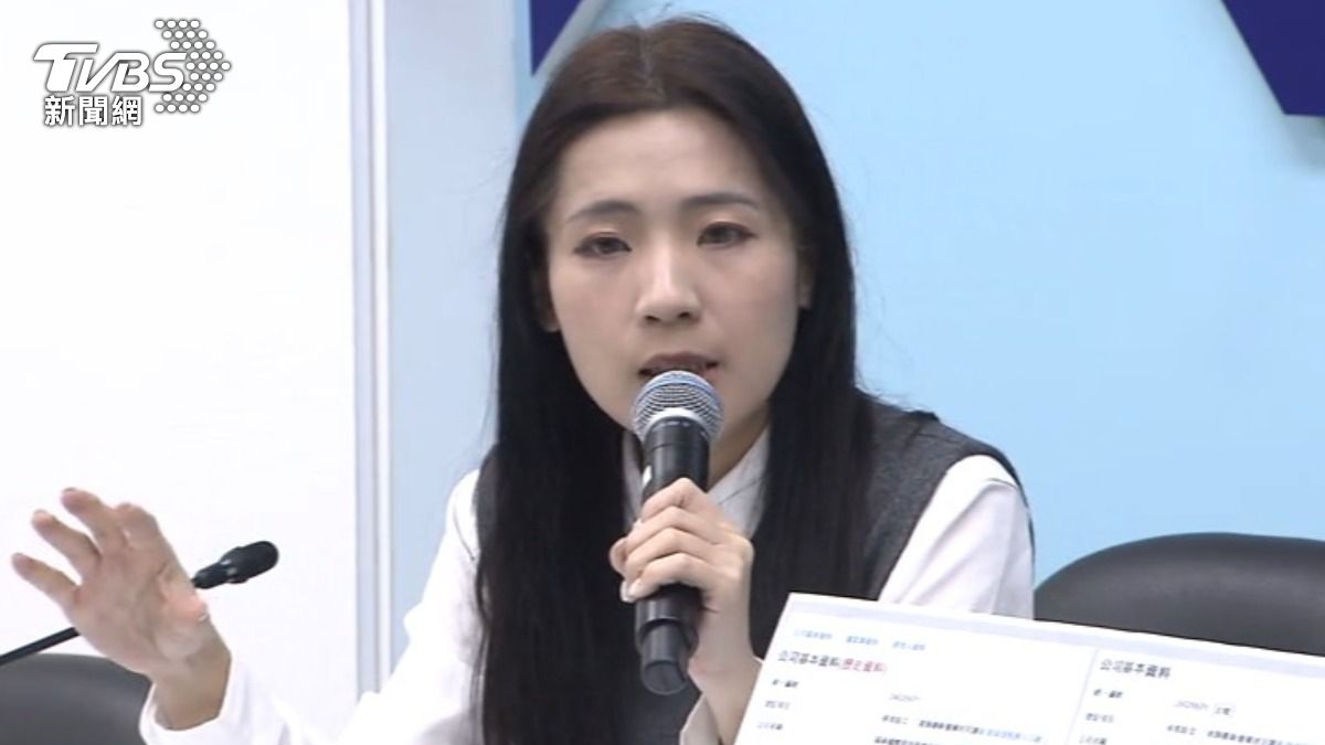 徐巧芯要求負責人出面說明,是否具備相關輸出入許可。(圖/TVBS)
