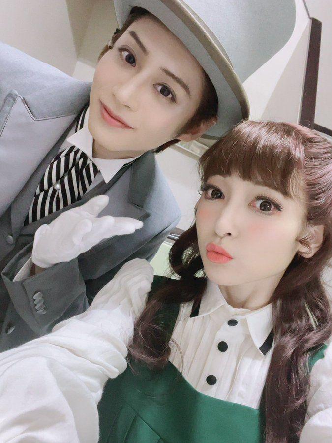 前山剛久(左)坦承是想紅才跟神田沙也加交往。(圖/翻攝自前山剛久推特)