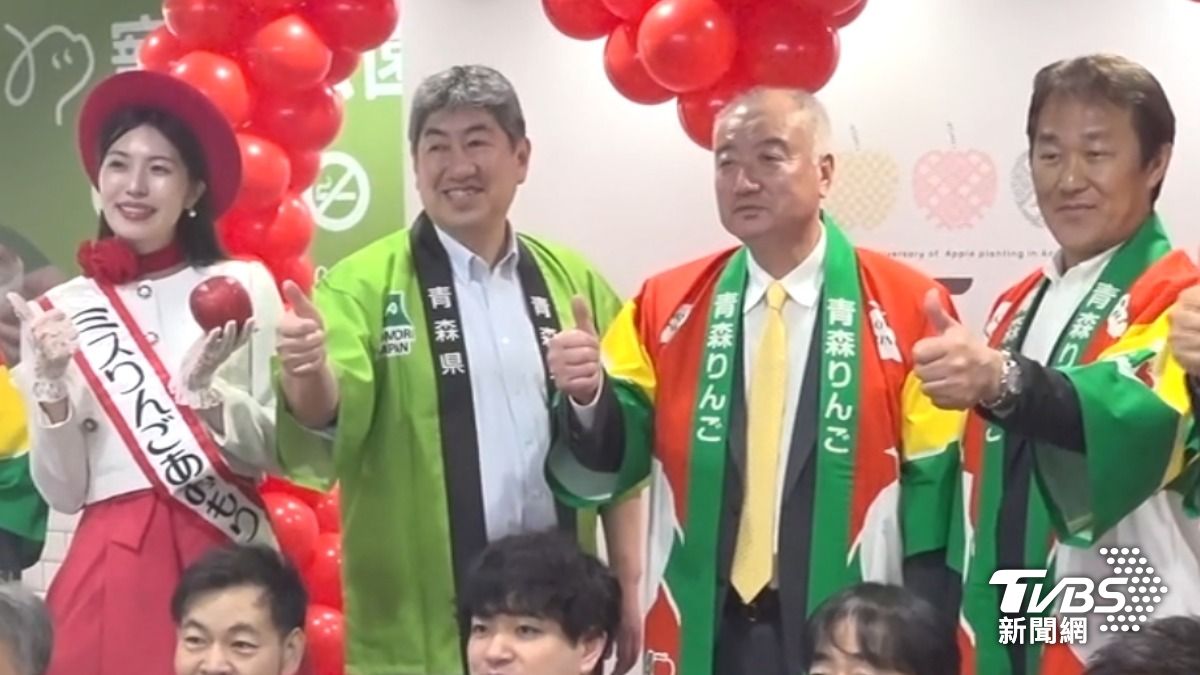 正逢青森縣蘋果苗木種植的150周年,連鎖超市攜手青森縣推廣蘋果。(圖/TVBS)