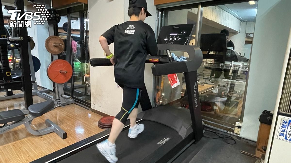 勿讓早衰提前報到？醫師：熬夜.肥胖 加速老化 (圖/TVBS)
