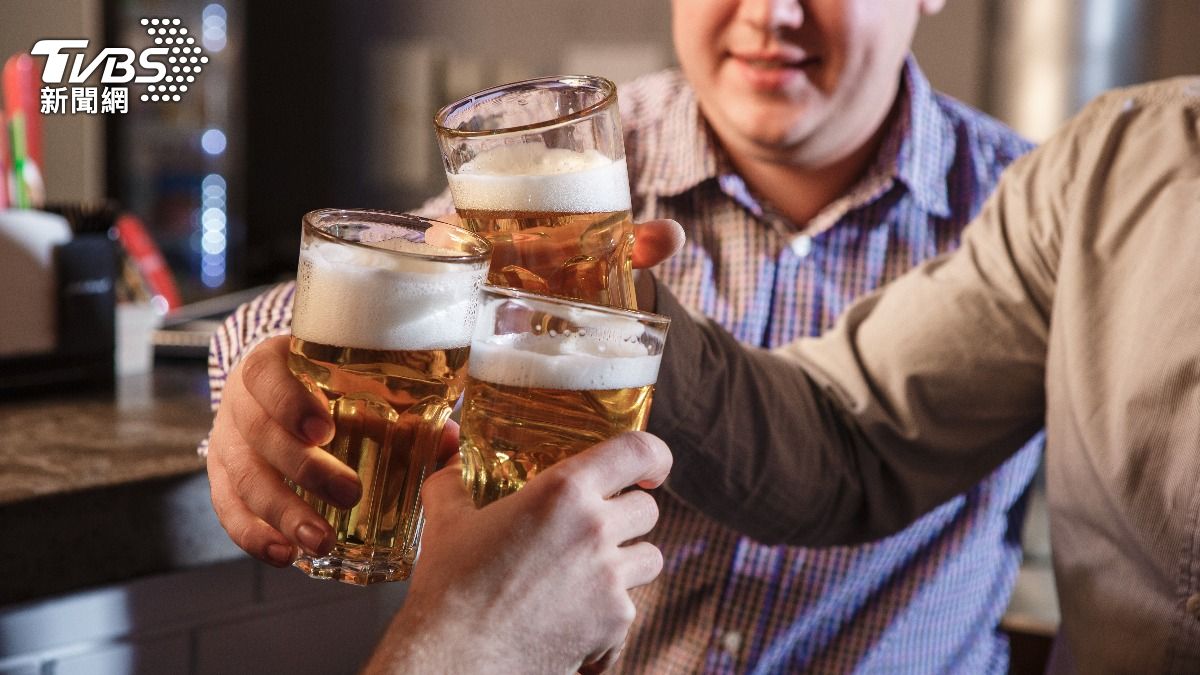 減重族飲控還喝酒「變更胖」　醫：烈酒、水果酒熱量更高