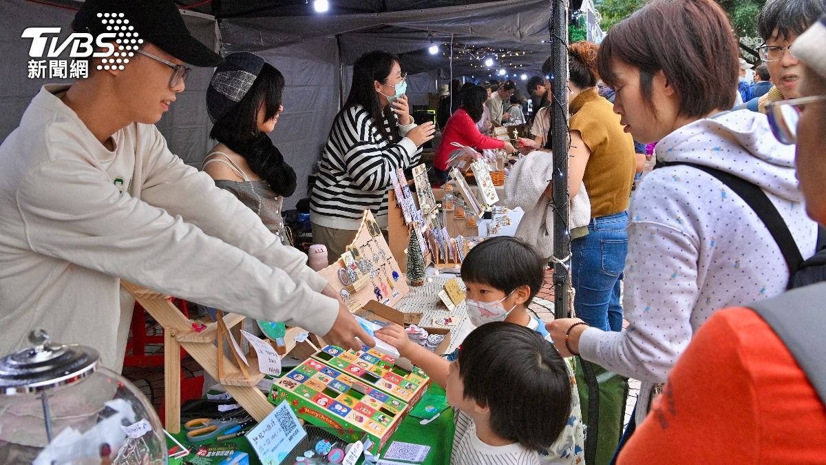耶誕市集內容多元豐富。(圖/TVBS)