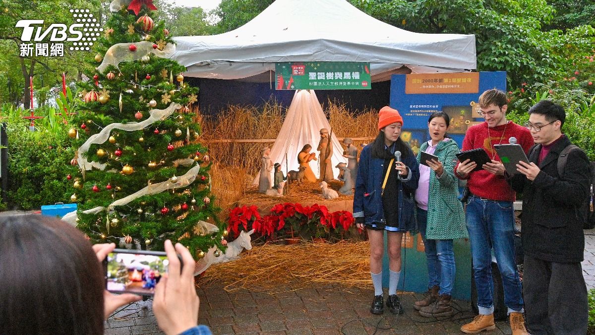 台北愛無限耶誕活動，現場熱鬧滾滾。（圖／胡瑞麒攝）