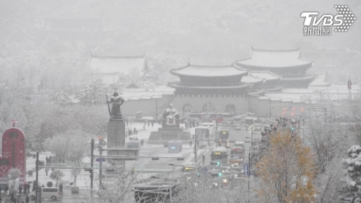 南韓13日首爾等中部內陸地區出現大雪預計達到暴雪預警等級。(資料圖片/取自達志影像美聯社)