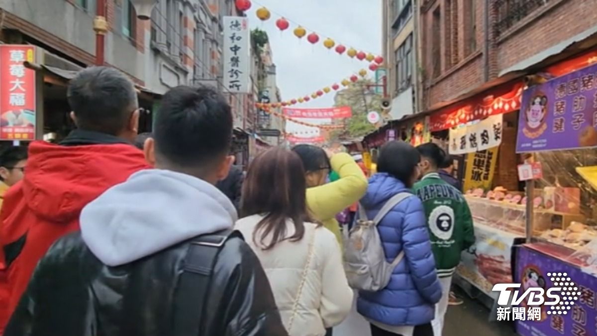 迪化街年貨大街每年人潮都很多。(圖/TVBS)
