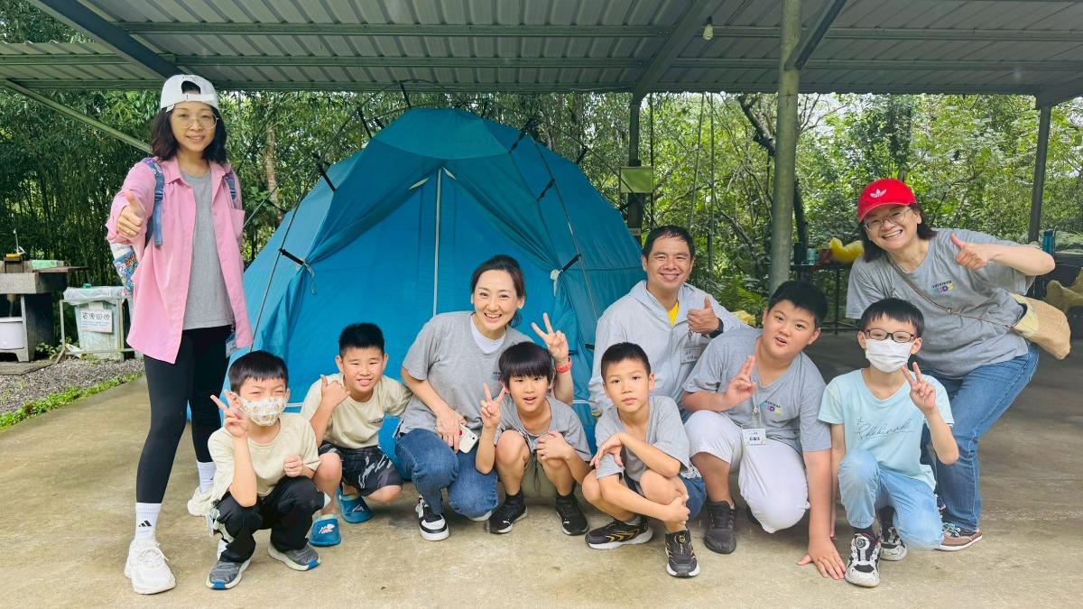 SHEKINAH KIDS營會與服務隊教導孩子團隊合作。（圖／夏凱納靈糧堂提供）