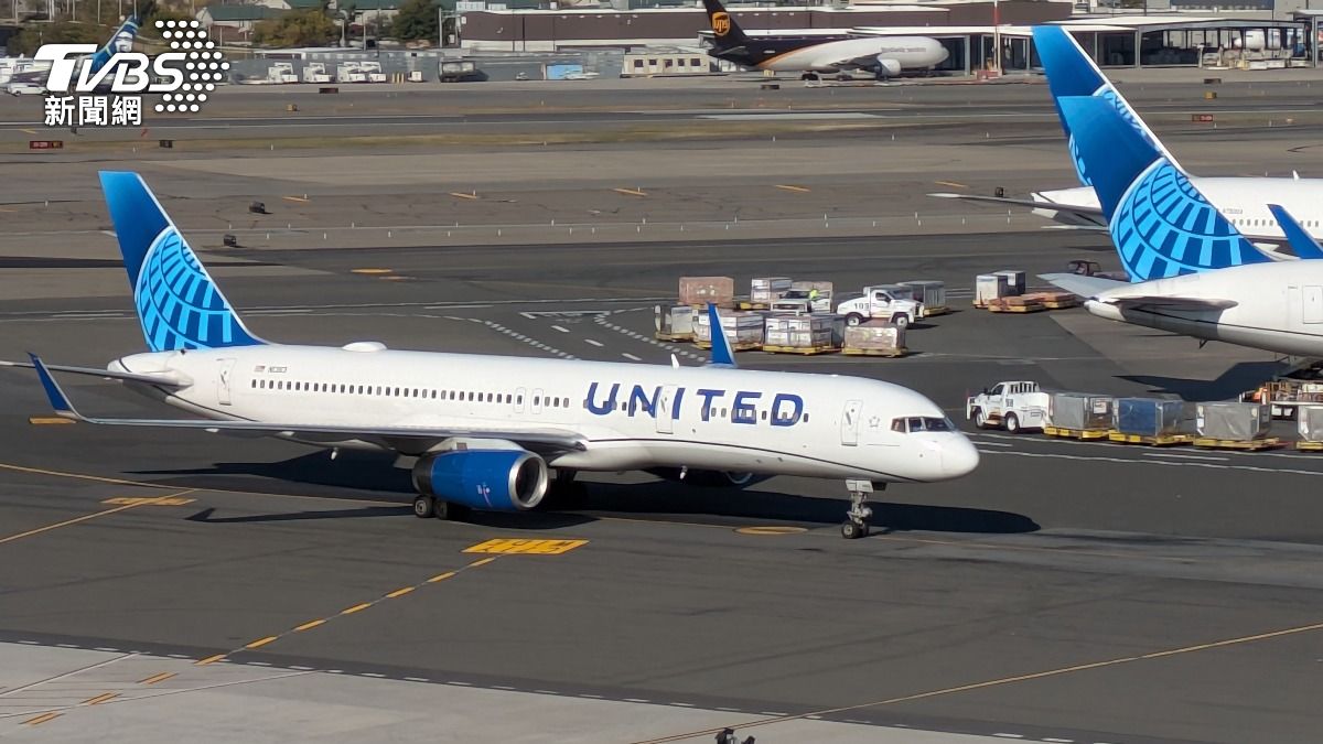 聯合航空波音777「發動機起火」失去動力!緊急迫降杜勒斯機場