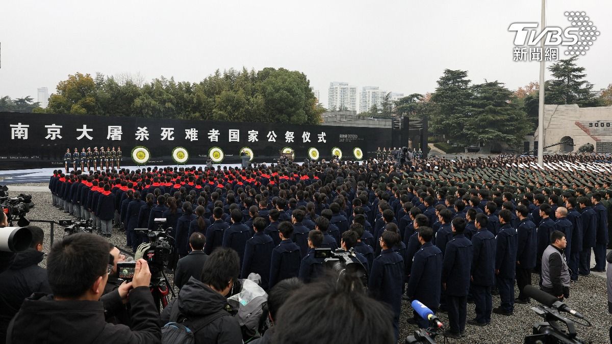 中國大陸13日各地舉行南京大屠殺88週年紀念活動 (圖/達志影像路透社)
