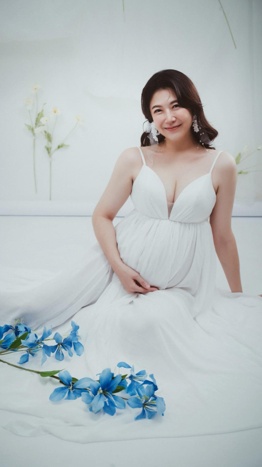 鄭亦真分享孕婦寫真。(圖/wedding 21韓式婚紗攝影提供)