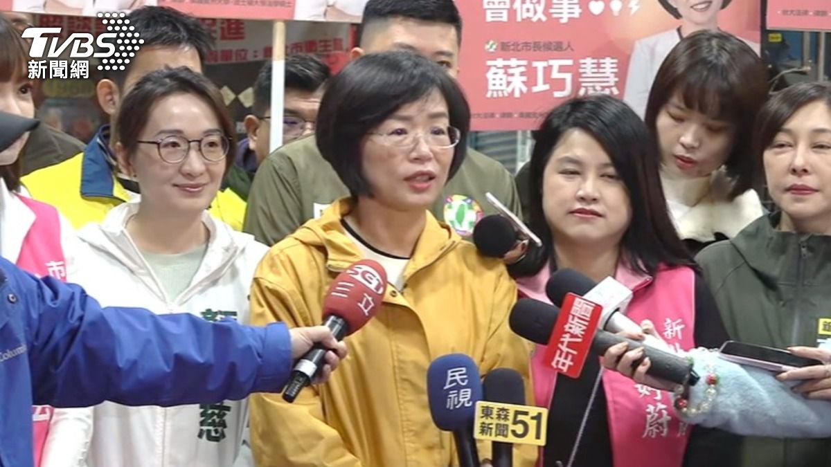 蘇巧慧首度以「母雞」之姿,率領跨派系綠營議員大團結。(圖/TVBS)