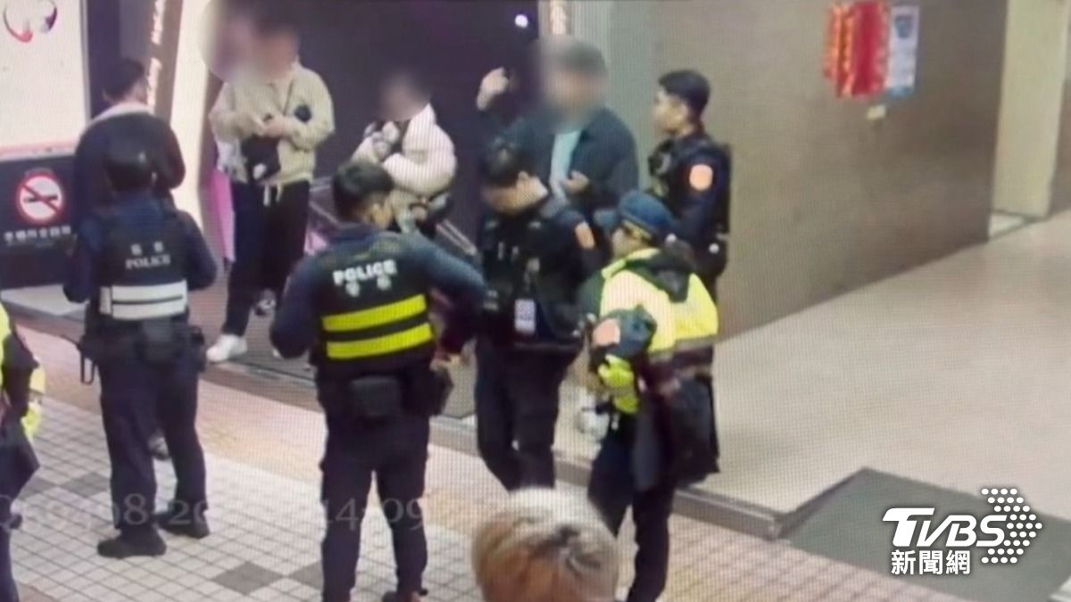 22名快打警力到場。(圖/TVBS)