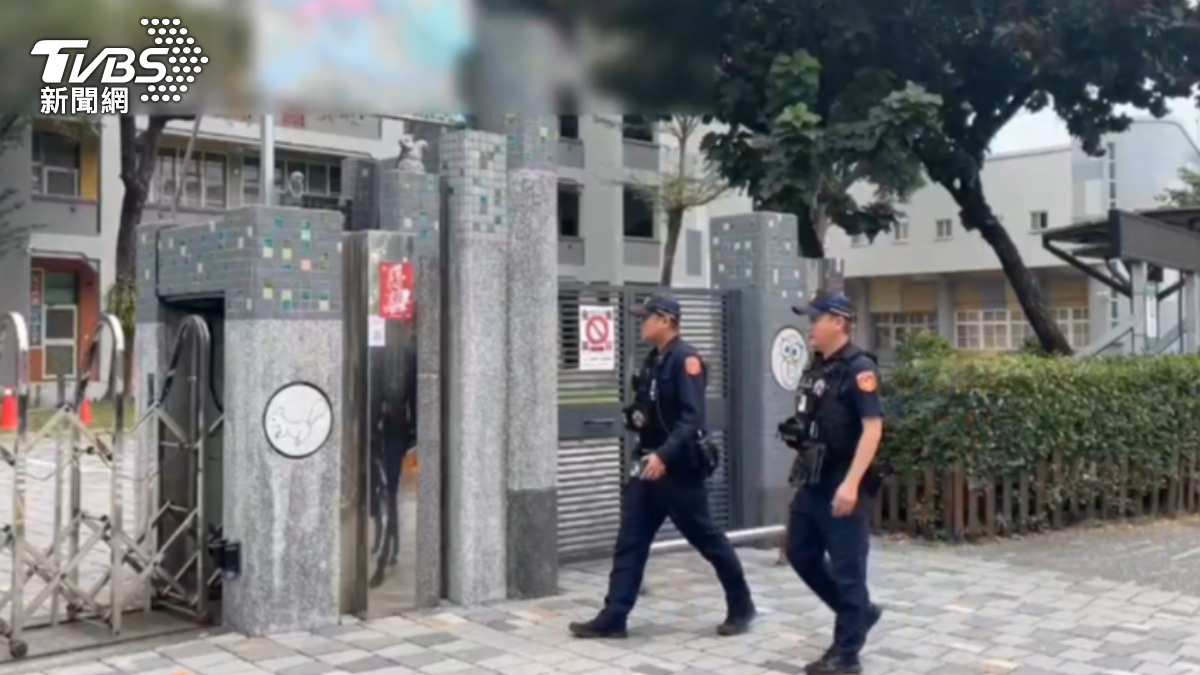 屏東警方加強校園周邊巡邏。（圖／TVBS）