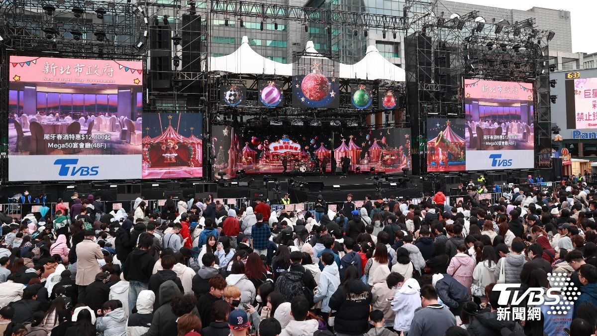 下午5點,現場已湧入眾多人潮。(圖/趙世平攝)