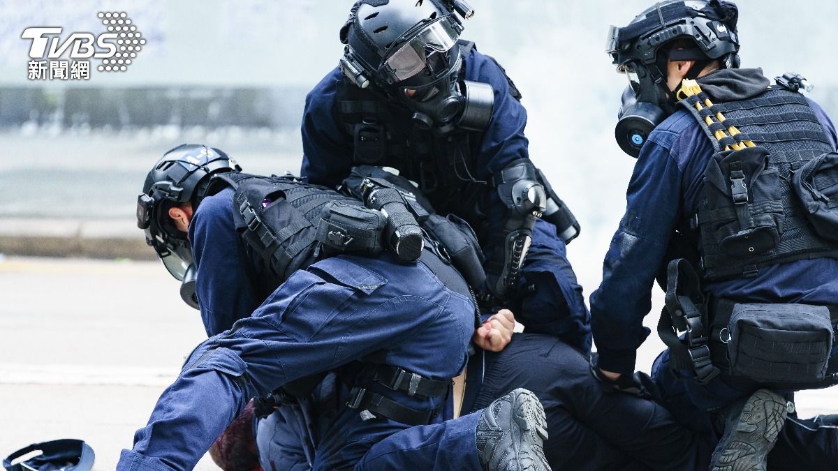 香港警方國安處首次引用《國安條例》下的「非法操練罪」,逮捕九名男子。(示意圖,與本事件無關/shutterstock達志影像)