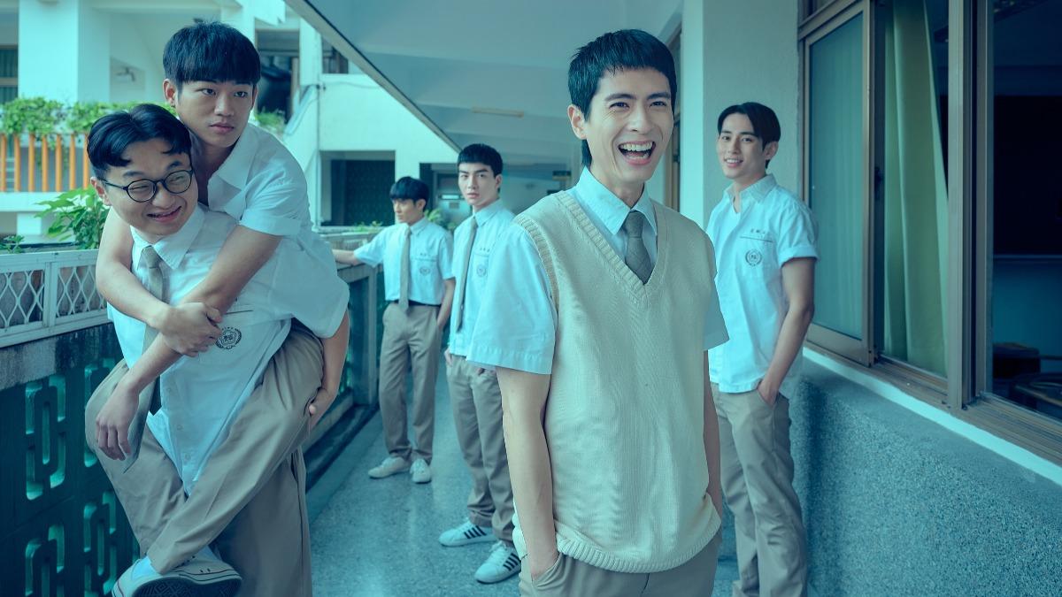 石知田(中)詮釋反派耍狠。（圖／Netflix提供）