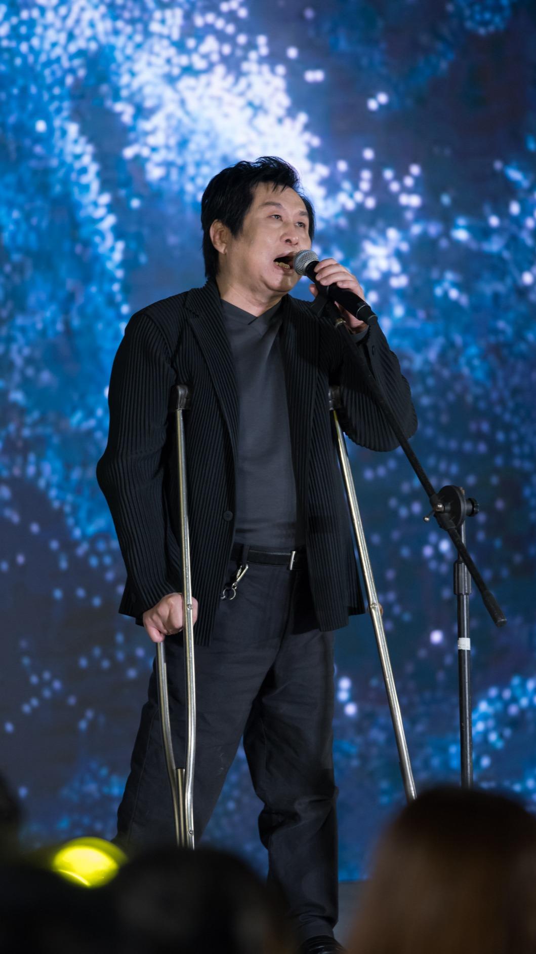 歌手鄭智化獻唱多首歌曲。(圖/新北市政府社會局提供)