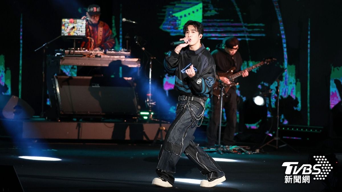 婁峻碩登台演出。(圖/趙世平攝)