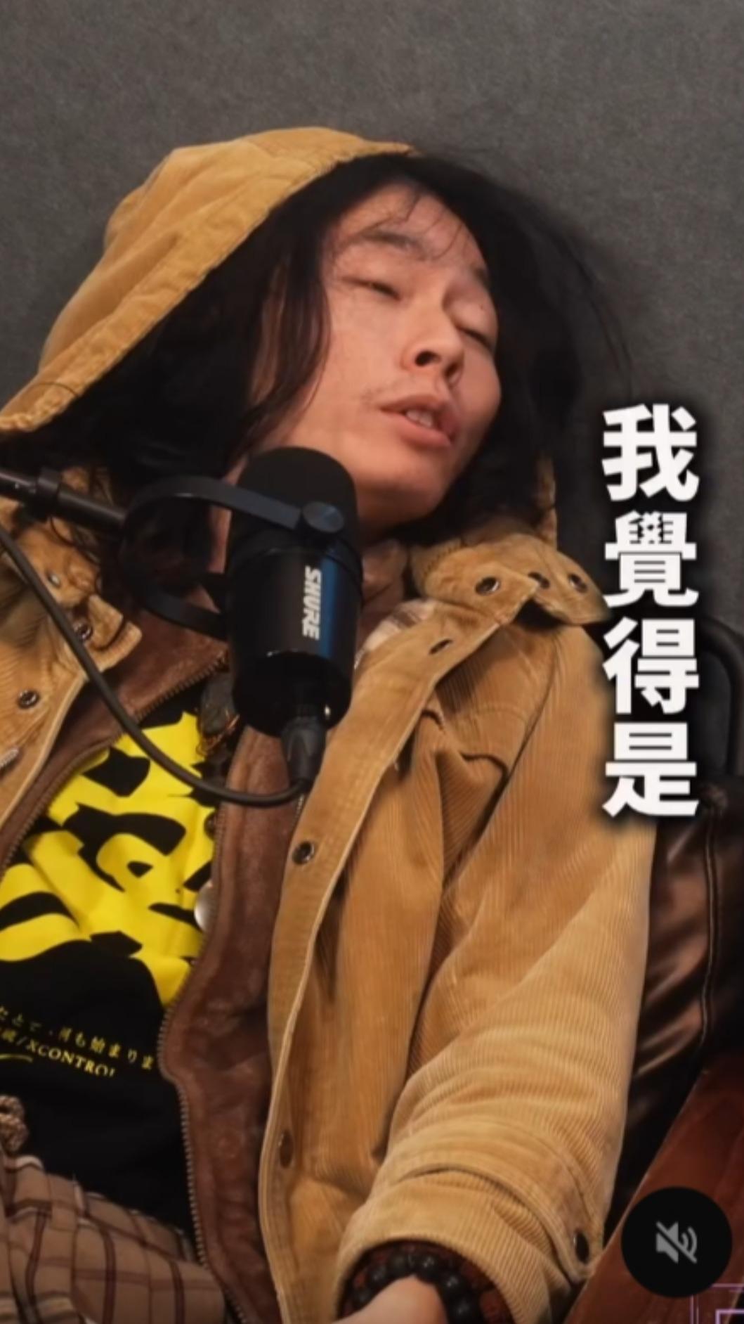 瑋哥看似瘋癲,卻被網友說最清醒。(圖/翻攝自《圤雪BS》YT)