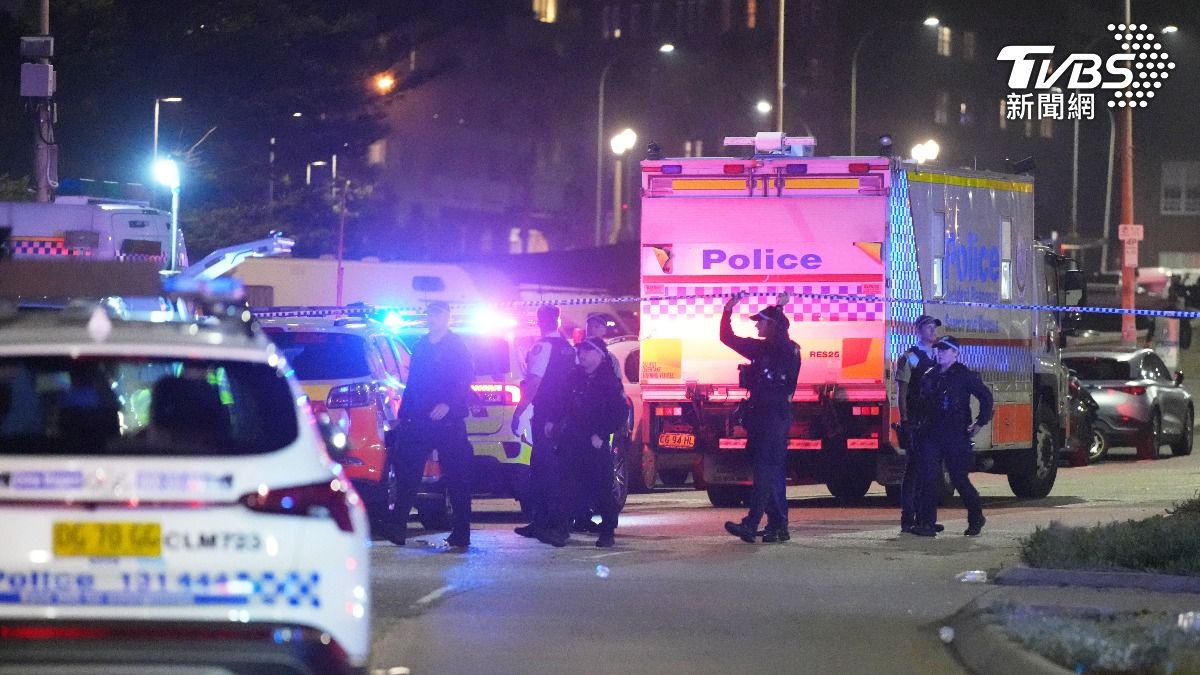 這起槍擊迄今至少造成12人死亡、29人送醫,傷者包括2名警員,目前狀況危急。(圖/達志影像美聯社)