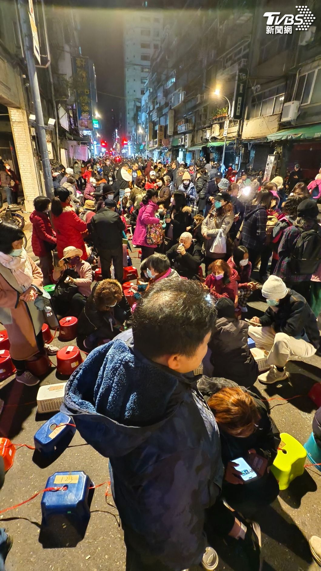 今日5時許,西昌街排隊人數已接近千人。(圖/陳冠宇攝)