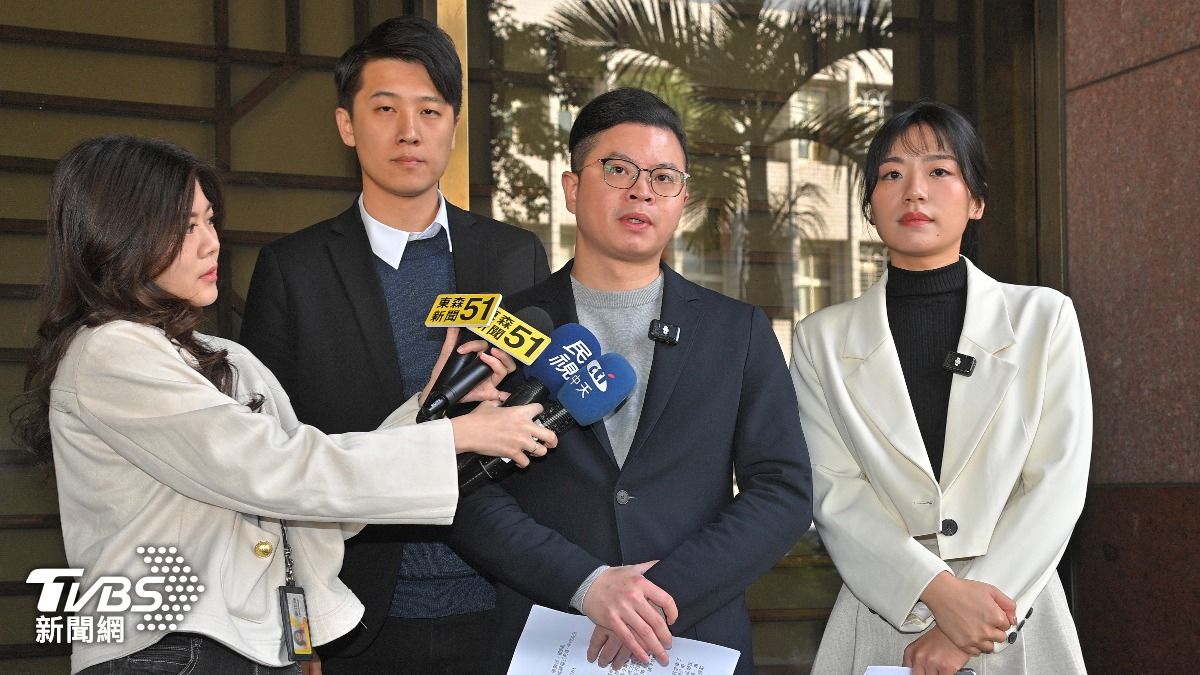 國民黨青年告發國防部。(圖/胡瑞麒攝)