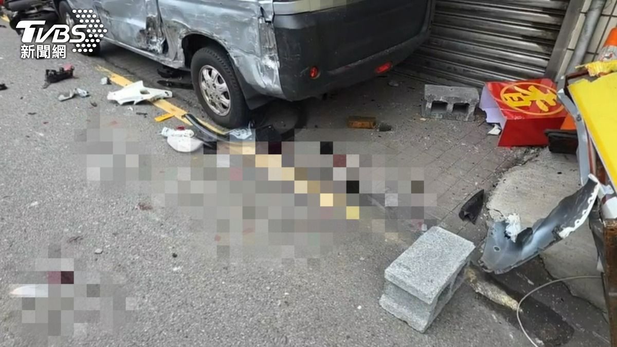基隆毒駕暴衝,沿路衝撞8機車波及攤販。(圖/TVBS)