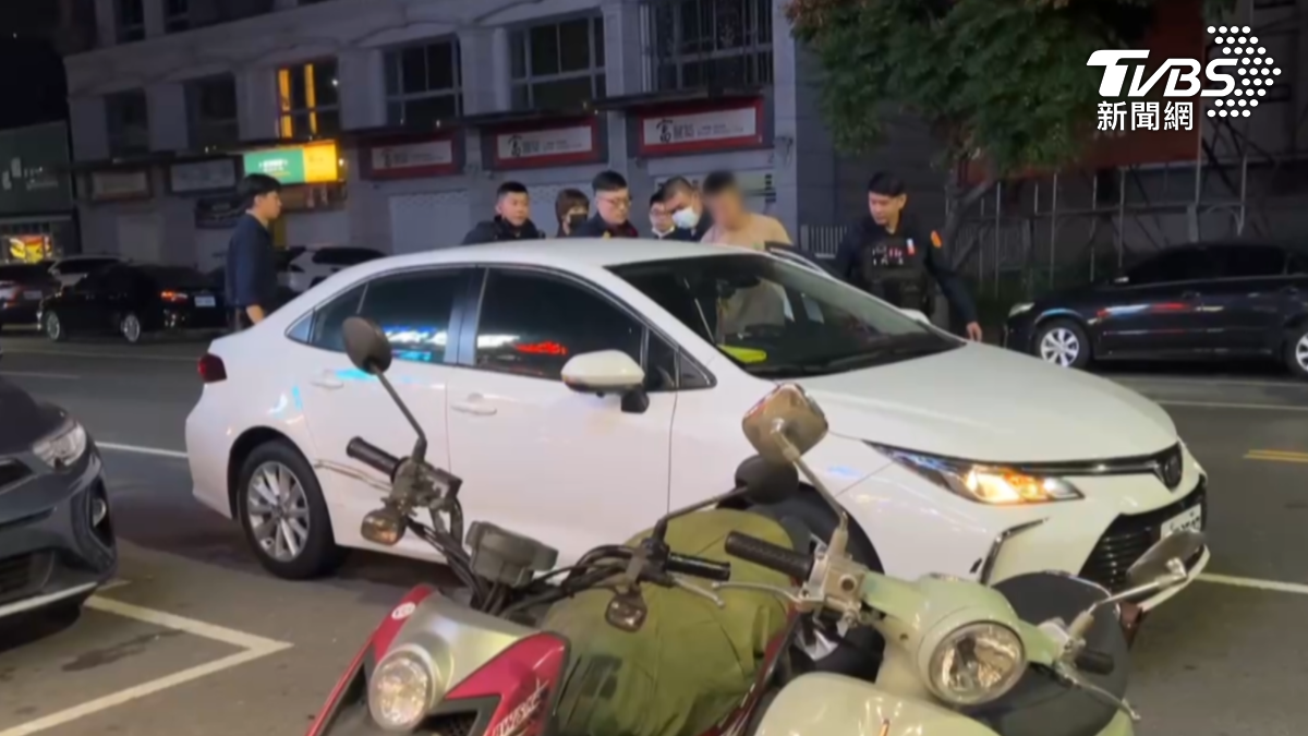 高雄一名少年隊吳姓員警於近日下班後帶家人用餐時遭到毆打,目前這四名涉案男子已全數被警方逮捕。(圖/TVBS)
