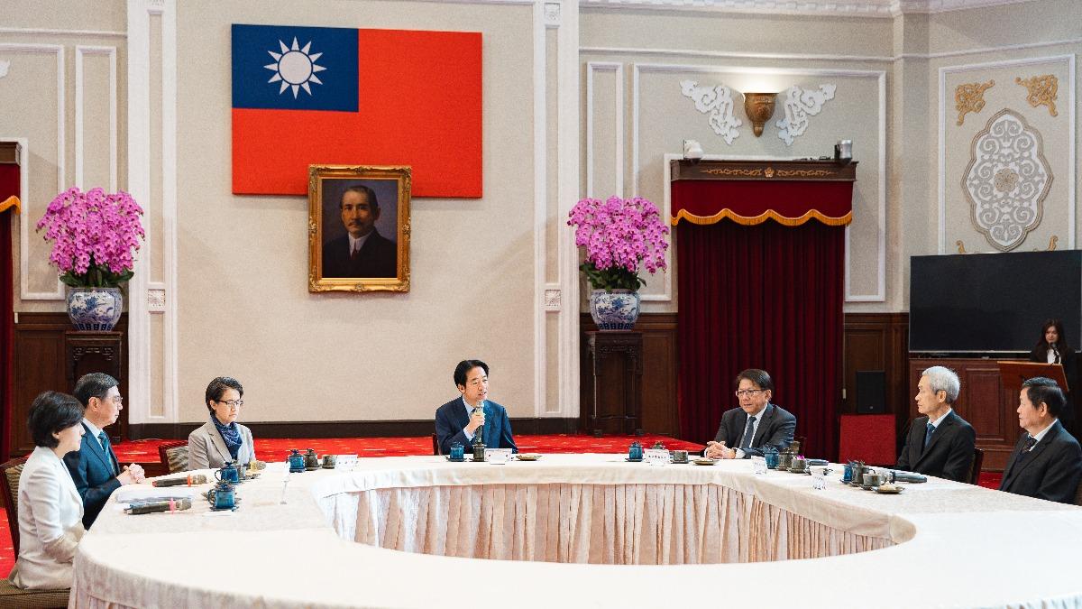 總統賴清德今(15)日上午在總統府與行政院及考試院進行國政茶敘,(圖/總統府提供)