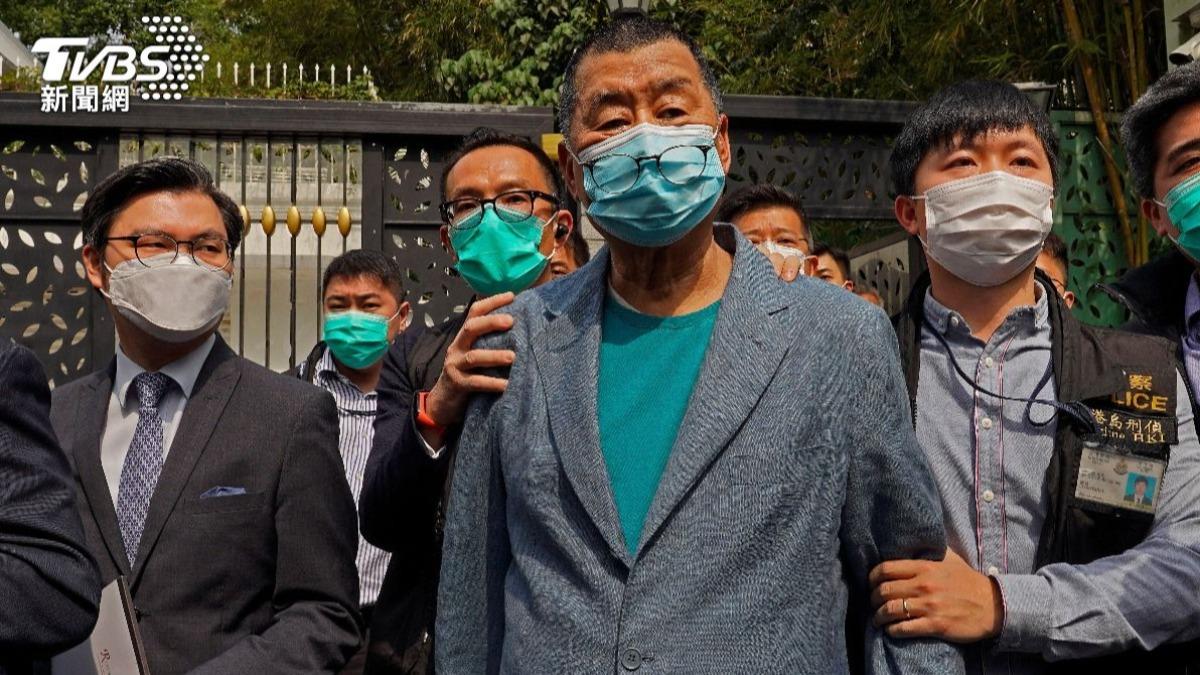 壹傳媒創辦人黎智英涉嫌違反《港區國安法》一案,15日上午宣判3項罪名(2項串謀勾結外國勢力、1項煽動罪名)全數成立。(圖/達志影像美聯社)