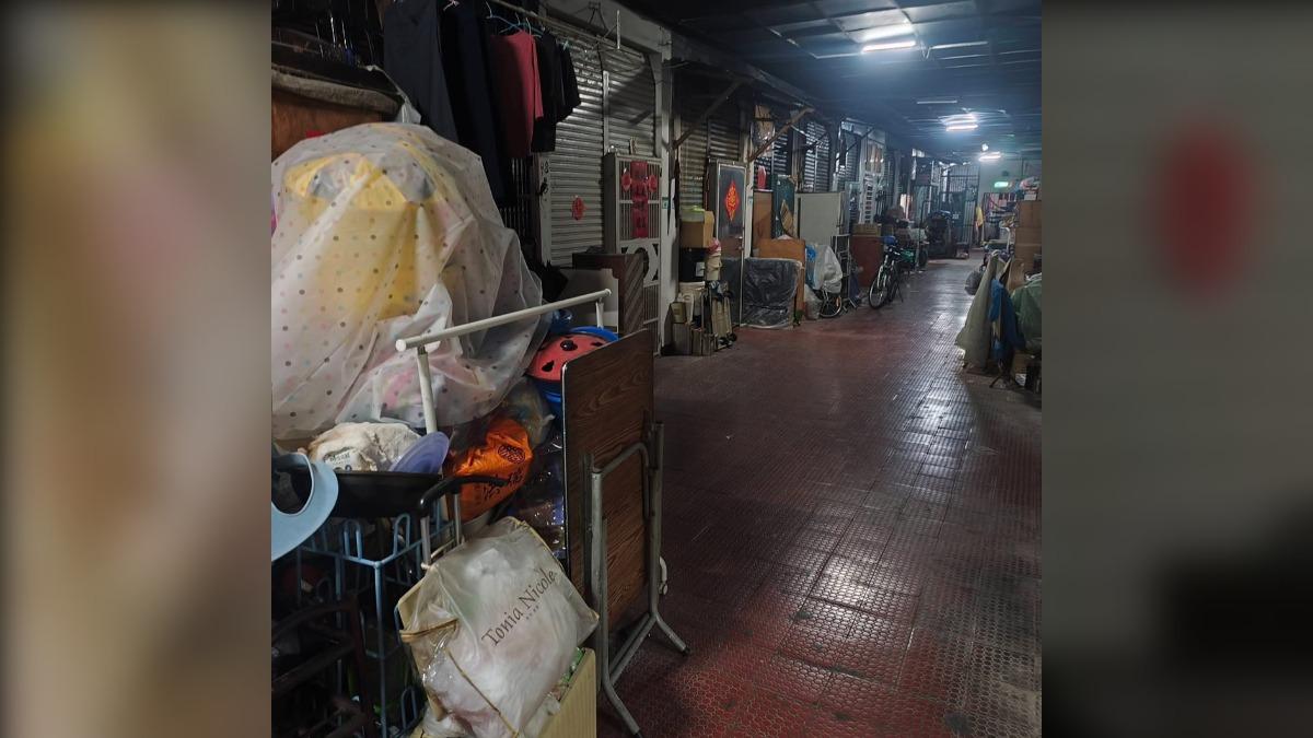 網友在臉書社團分享,台北市大安區信義路上的信維整宅,被批評是「最噁心最髒的國宅之一」。(圖/臉書社團:●【爆料公社】●))