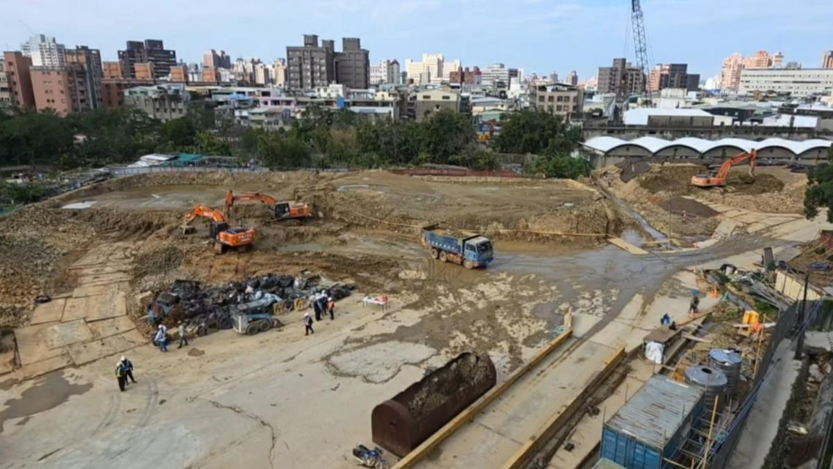 桃園鐵路地下化工地驚見男屍。（圖／民眾提供）