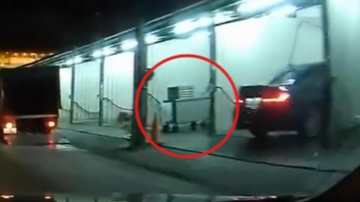 基隆大武崙一處自助洗車廠,疑似有殯葬業者清洗「遺體冰櫃」。(圖/翻攝自基隆人日常FB)