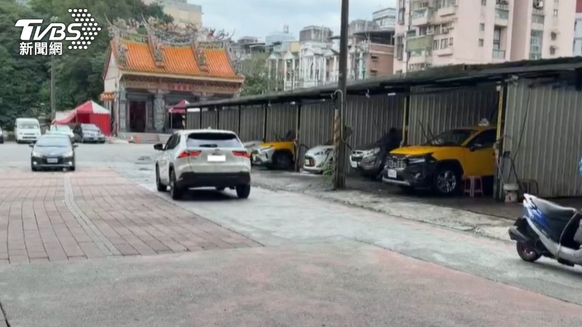 基隆大武崙的自助洗車廠。(圖/TVBS)