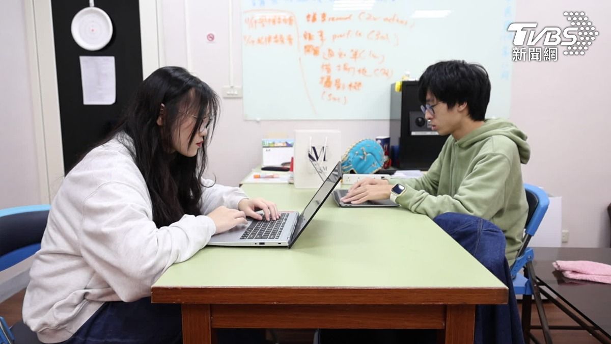 學生使用AI成常態。(圖／TVBS)