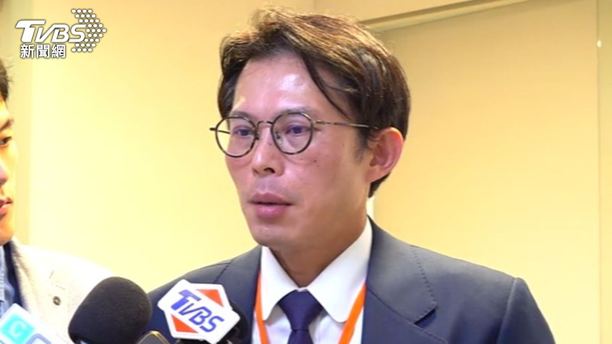 透露柯文哲嫌自己太嚴肅，黃國昌笑稱被建議「多笑一點」。（圖／TVBS）