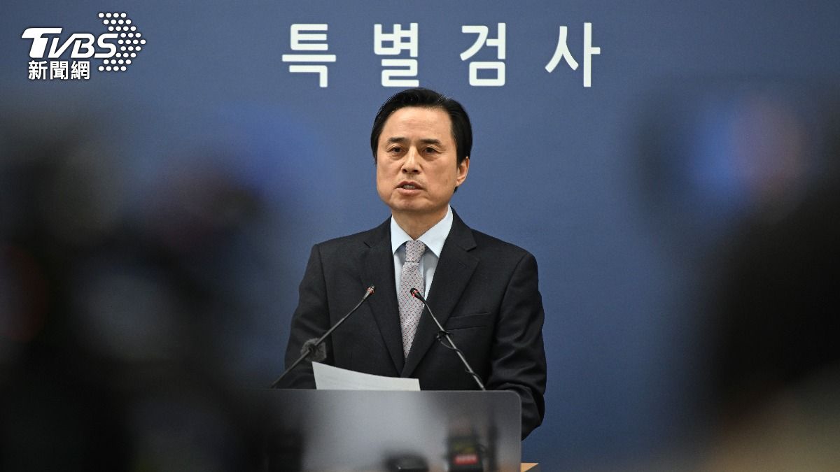 南韓特檢組負責人趙恩錫(音譯)週一在記者會上宣布以叛亂罪起訴前總統尹錫悅。(圖/達志影像美聯社)