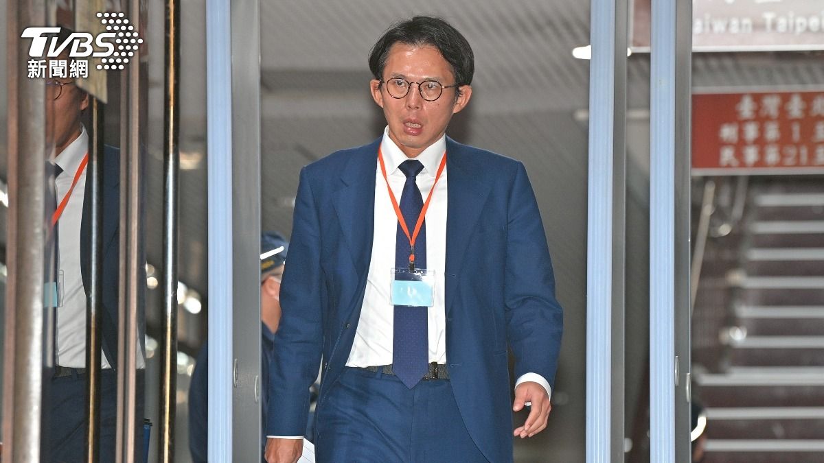民眾黨主席黃國昌庭後離開台北地院。(圖／胡瑞麒攝)