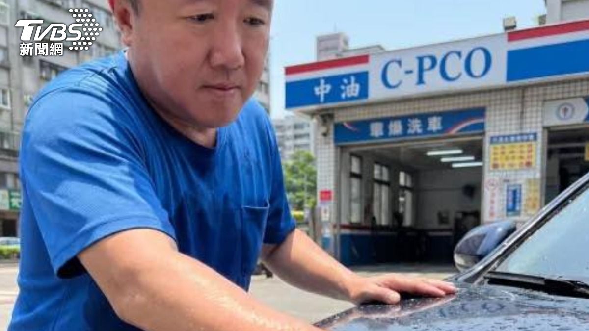 國民黨前副秘書長江俊霆曬出AI照。（圖／江俊霆臉書）