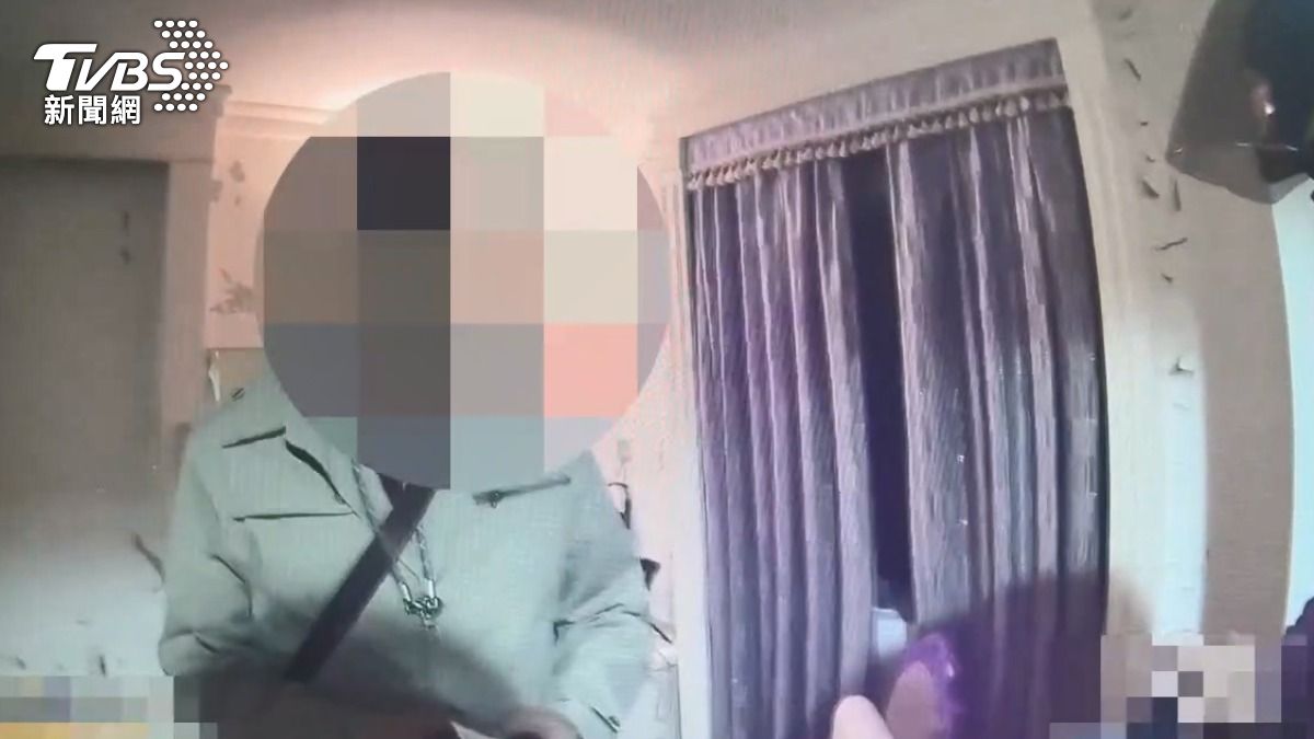 男子因當假醫師遭判刑，未入監遭通緝，轉行當詐騙車手被逮，還自稱國際法官。 (圖／TVBS)
