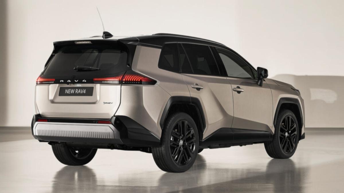 新世代RAV4在全球市場以2.5升油電與2.5升PHEV兩款複合動力為首波主打。(圖/Toyota提供)