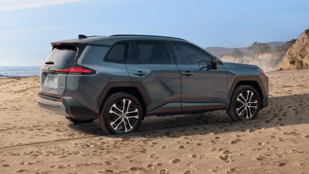 美規RAV4高規版本再有全景天窗配備。(圖/Toyota)