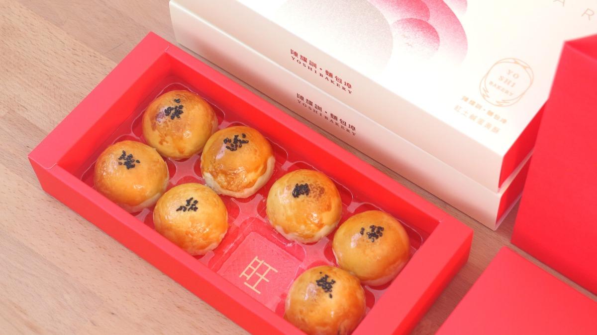 陳耀訓蛋黃酥首度推出春節限定版禮盒。（圖／翻攝自陳耀訓·麵包埠Yoshi Bakery臉書）