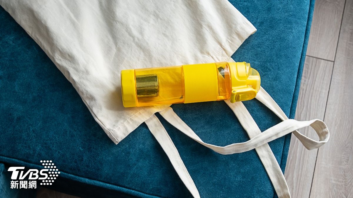 水壺只裝水就不洗?醫曝摸起來滑滑「生物膜」超髒:這樣清最徹底