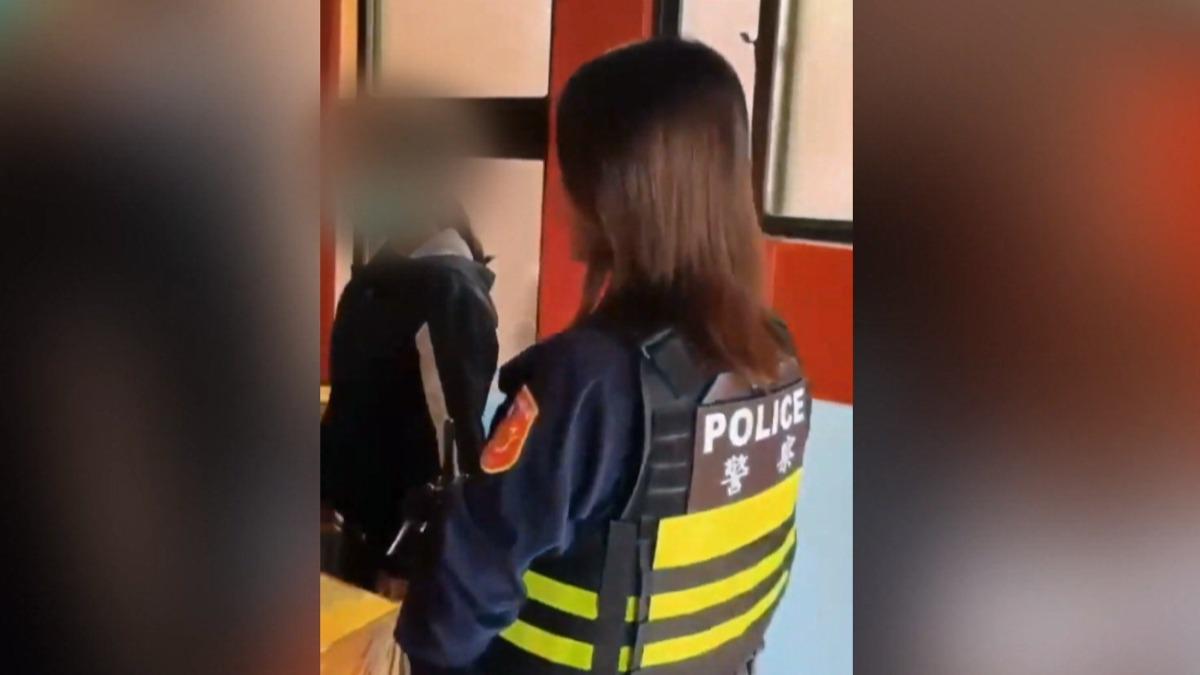 屏東佳冬鄉一處私人神壇，遭陳姓女子丟擲小石頭跟粗鹽，警方依社維法送辦。（圖／翻攝當事神壇FB）