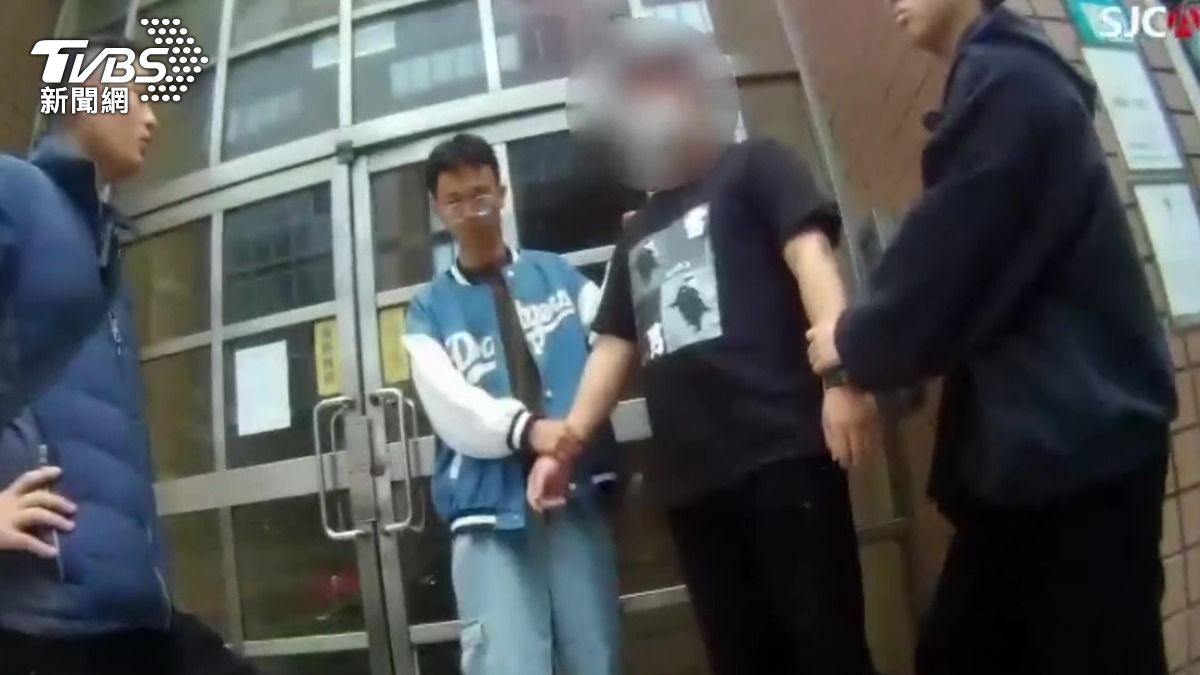 被害人配合警方誘騙詐團車手現身逮人。（圖／TVBS）