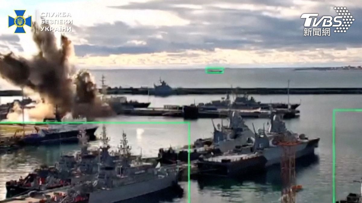 無人艇首度建功!烏軍突擊俄軍潛艦 巨大水柱沖天畫面曝光