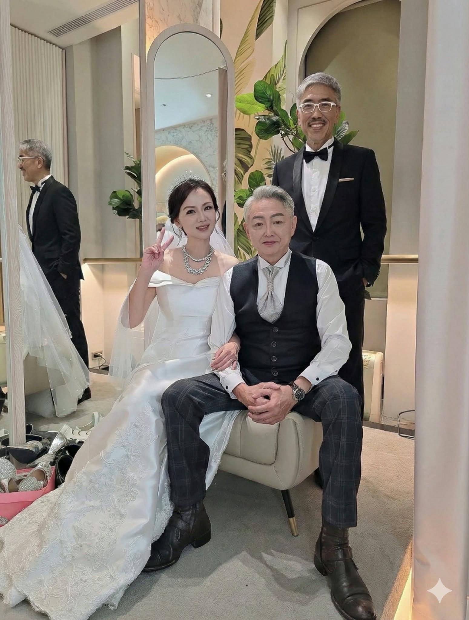 李國超用AI圓夢,和好友屠穎(後)合照。(圖/翻攝自李國超臉書)